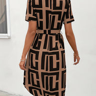 Damen Kleid mit modernem geometrischen Muster und taillierbarem Gürtel WW