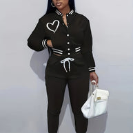 Damen Sportanzug mit modischem Schnitt und praktischen Taschen WW