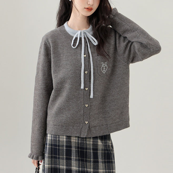 Damen Strickjacke mit dekorativen Knöpfen und hochwertiger Stickerei WW