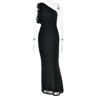Damen Figurschmeichelndes Midi-Kleid mit asymmetrischem Ausschnitt und Rüschendetails W&W