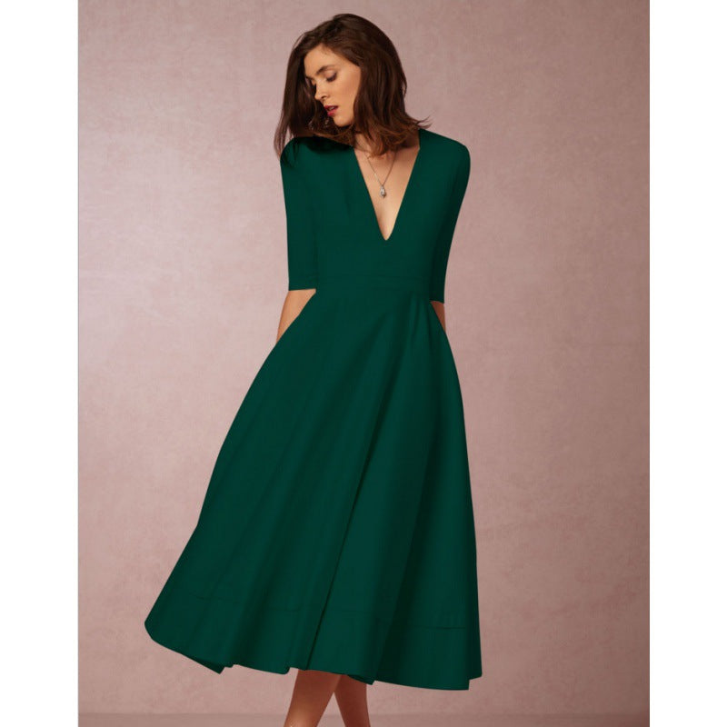 Damen Maxikleid mit tiefem V-Ausschnitt und schwingendem Rock WW