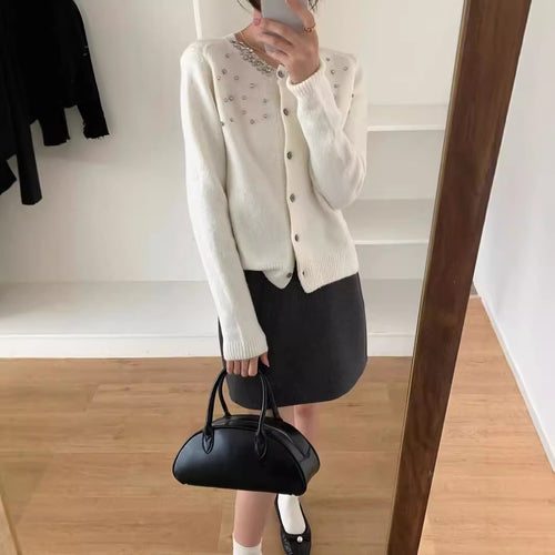 Damen Strickjacke mit eleganten Perlenapplikationen und klassischem Rundhalsausschnitt WW