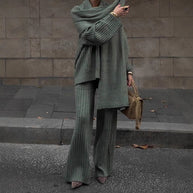 Damen Strickanzug mit weitem Schnitt und eleganten Rippdetails WW