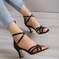 Damen Sandalen mit eleganten Riemen und mittelhohem Absatz WW