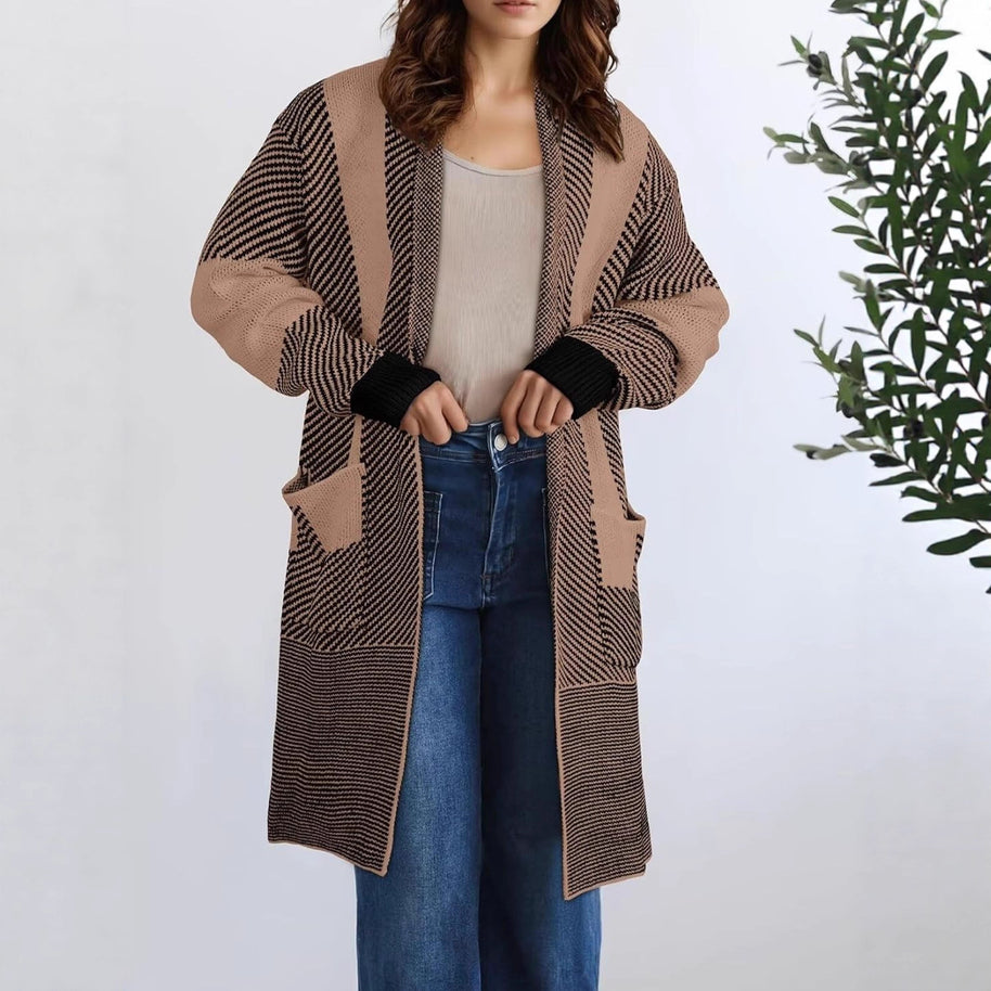 Damen Strickjacke mit modischem Muster und praktischen Taschen WW