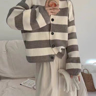 Damen Strickjacke mit Druckknopfverschluss und breiten Streifen WW