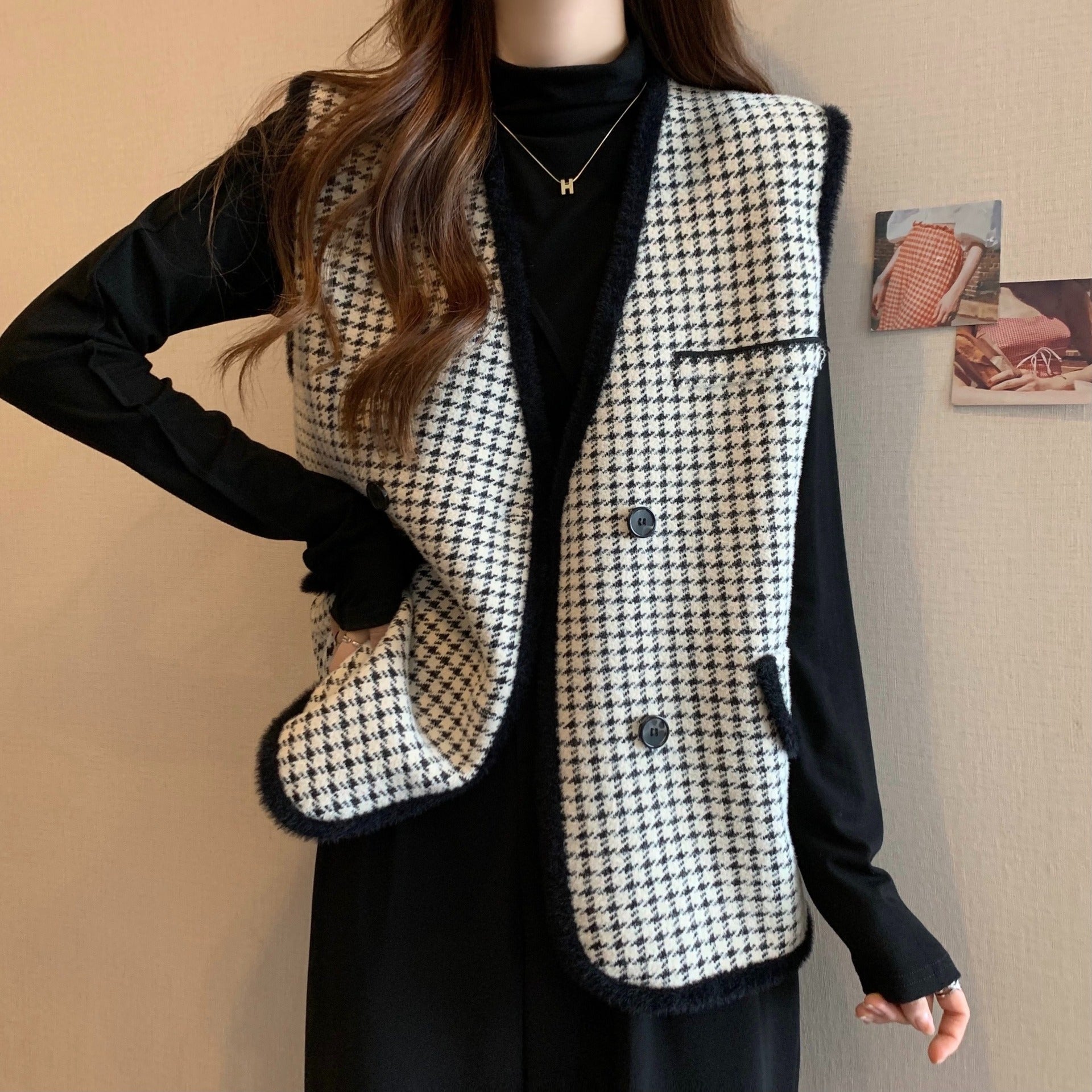Damen Strickweste mit modischem Karomuster und praktischen Taschen WW