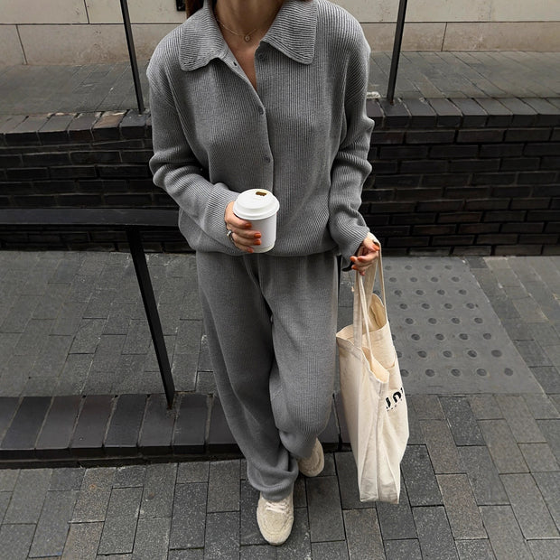 Damen Strickanzug mit modernem Kragen und lockerer Passform WW