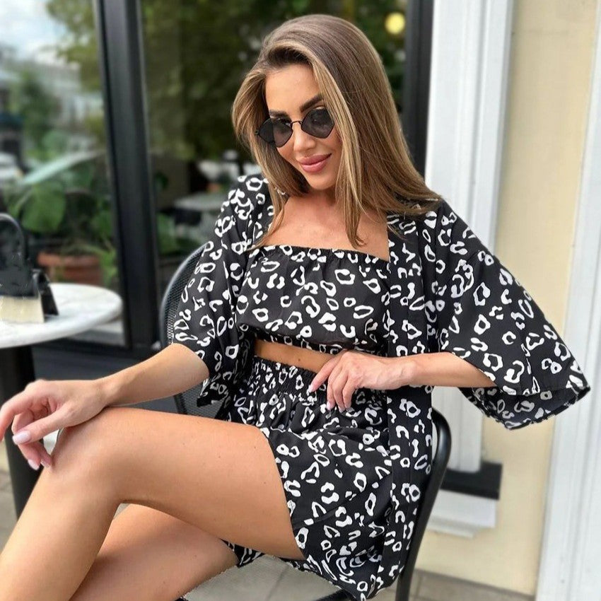 Damen Set aus luftigem Oberteil und Shorts mit animalischem Muster WW