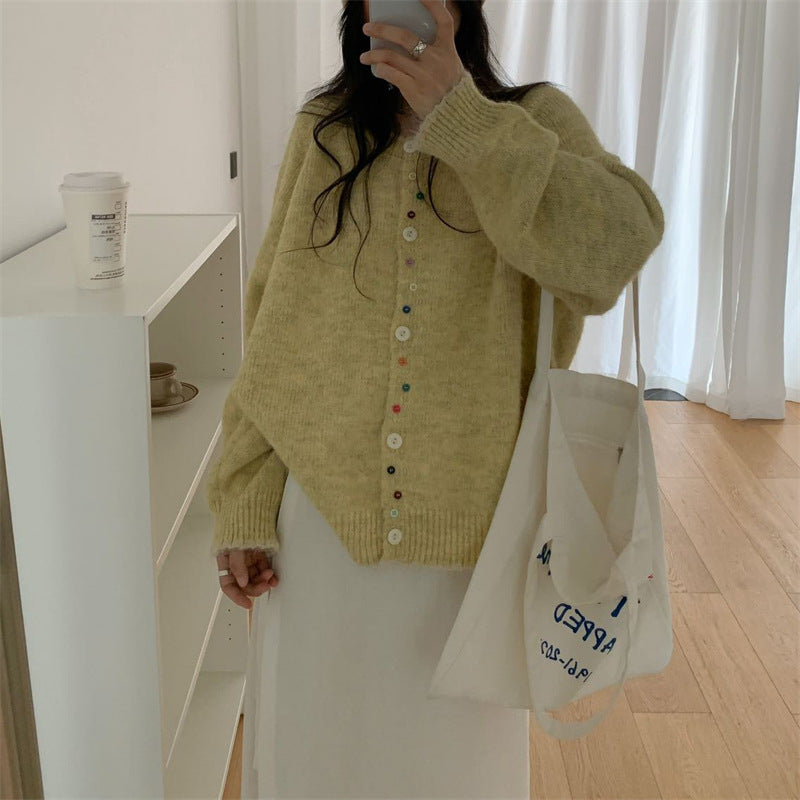 Damen Strickjacke mit bunten Knopfdetails und weich fließendem Design WW