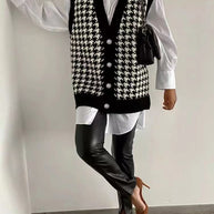 Damen Strickweste mit modernem Karomuster und Knöpfen WW