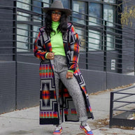 Damen Lange Strickjacke im bunten Ethno-Design und modernem Schnitt WW