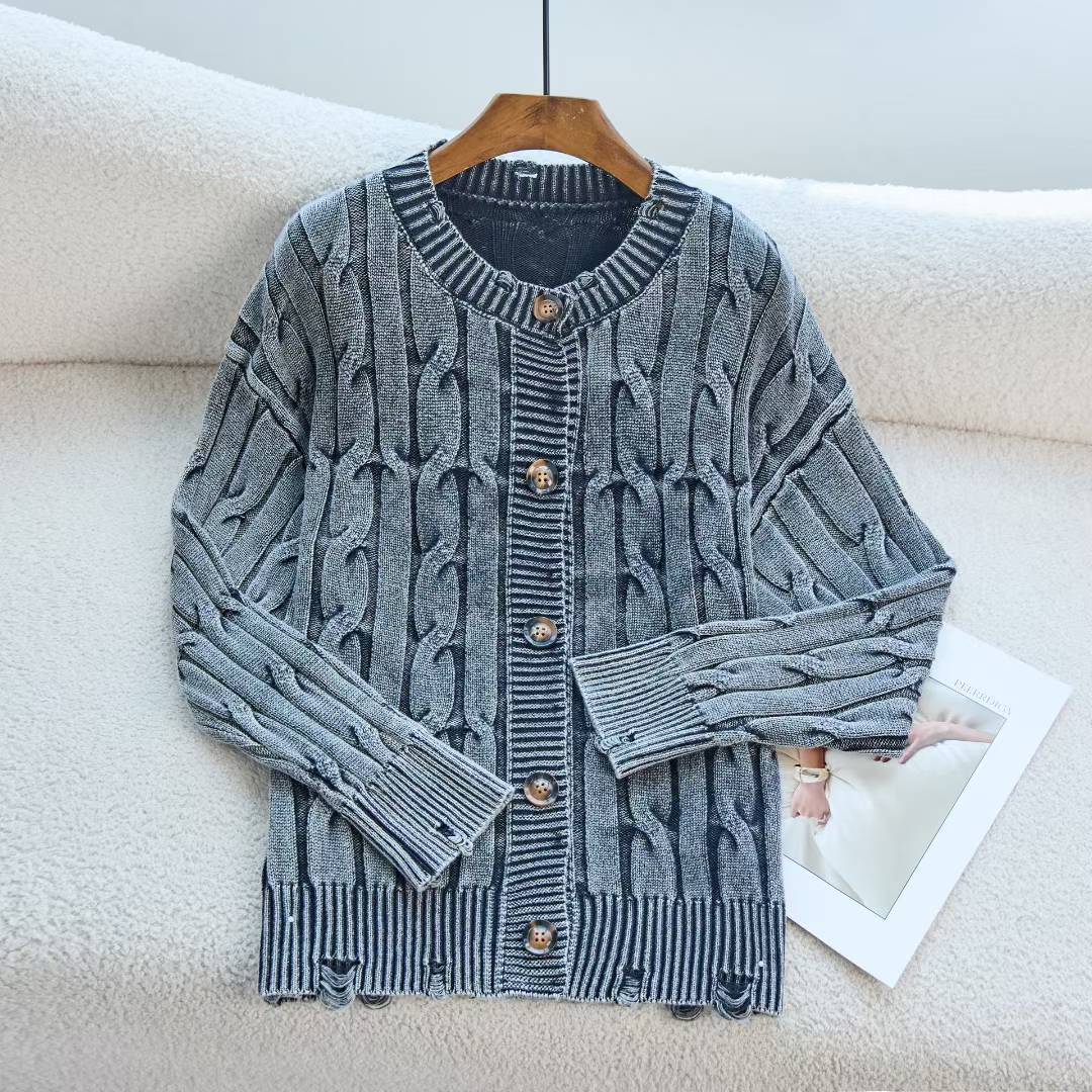 Damen Strickjacke mit strukturiertem Zopfmuster und eleganten Holzknöpfen WW