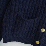 Damen Strickjacke mit strukturiertem Design und goldenen Knöpfen WW
