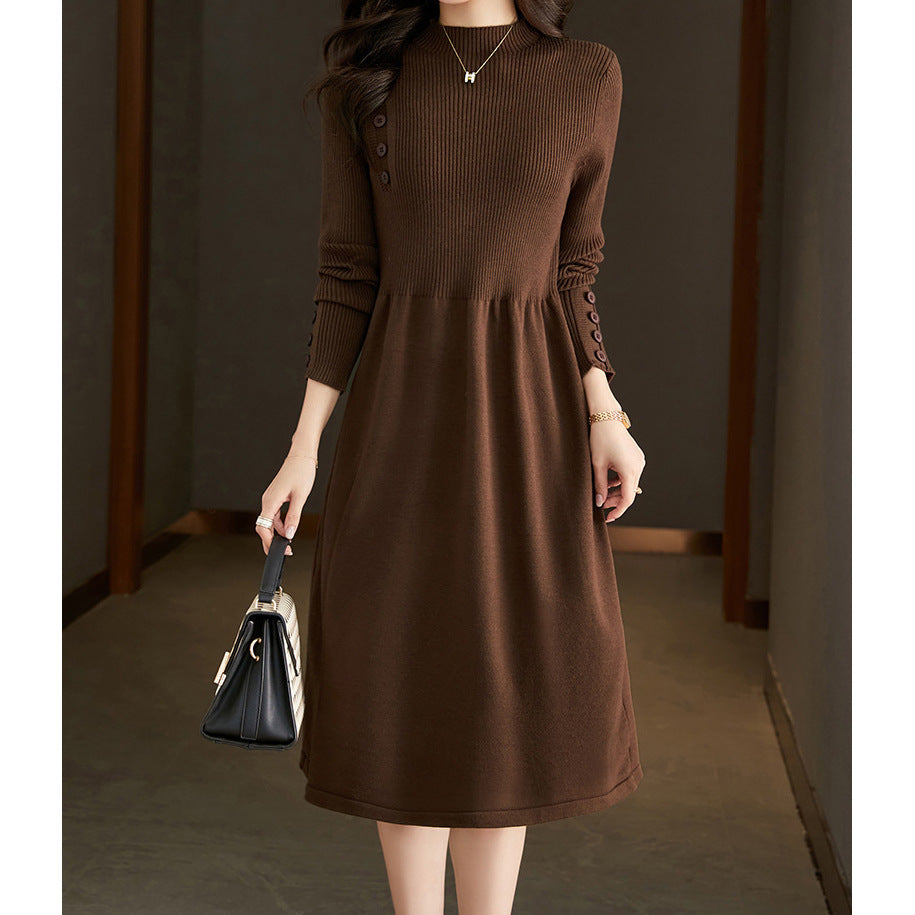 Damen Strickkleid mit eleganten Knopfdetails und Rundhalsausschnitt WW