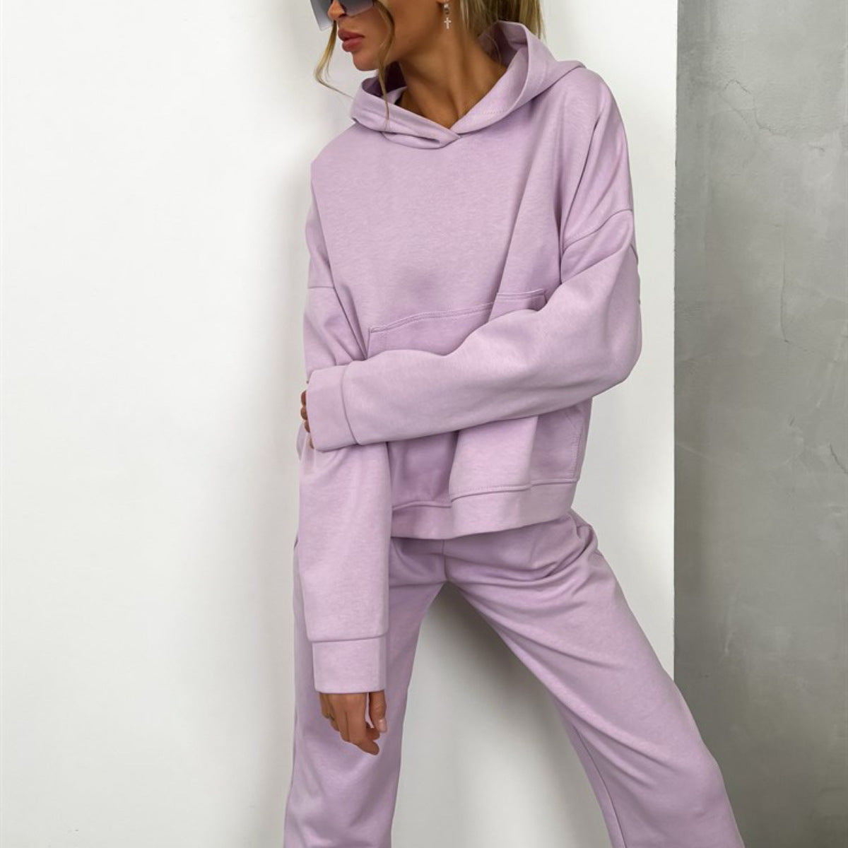 Damen Sportliches Freizeit-Set mit übergroßem Kapuzensweatshirt und lässiger Jogginghose WW
