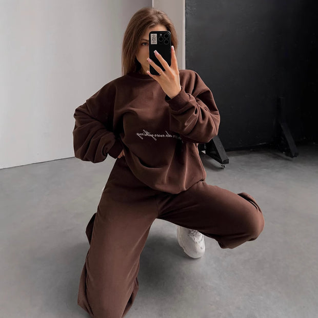 Damen bequemer Kuschel-Sweatanzug mit elastischem Bund und modischem Schriftzug WW