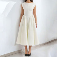Damen Abendkleid mit elegantem Schnitt und schwingendem Rock WW