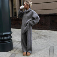 Damen Strickanzug mit hohem Kragen und modernem Reißverschluss WW