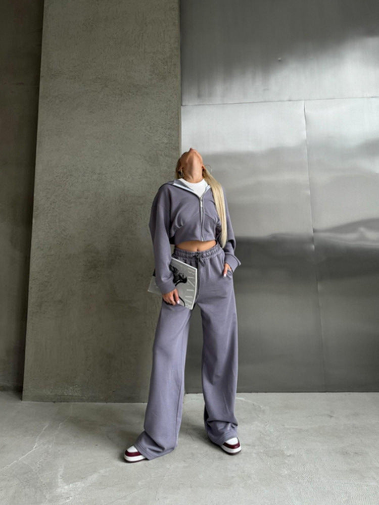 Damen sportliches Ensemble mit cropped Oberteil und weiten Hosen WW