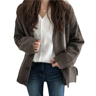 Damen bequeme Strickjacke mit weichem Material und großen Knopfdetails WW