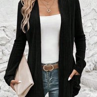 Damen Feinstrickjacke mit tiefem V-Ausschnitt und praktischen Taschen WW