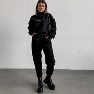 Damen sportlicher Lounge-Anzug mit hohem Kragen und weiten Ärmeln WW