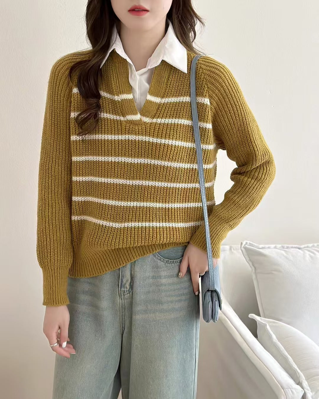 Damen Strickpullover mit V-Ausschnitt und gestreiftem Design WW