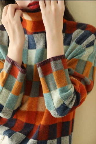 Rollkragenpullover mit eleganter Print