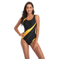 Damen Sportlicher Badeanzug mit dynamischen Farbverläufen und hochfunktionalem Material WW