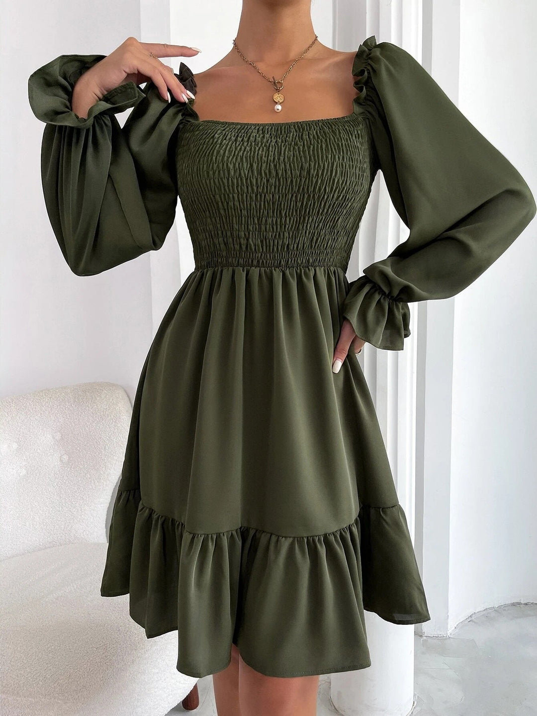 Damen eingearbeitetes Minikleid mit voluminösen Rüschenärmeln und Square-Neck W&W Mode