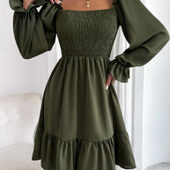 Damen eingearbeitetes Minikleid mit voluminösen Rüschenärmeln und Square-Neck WW