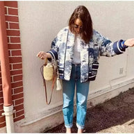 Damen Steppjacke mit floralem Design und eleganten Taschen WW