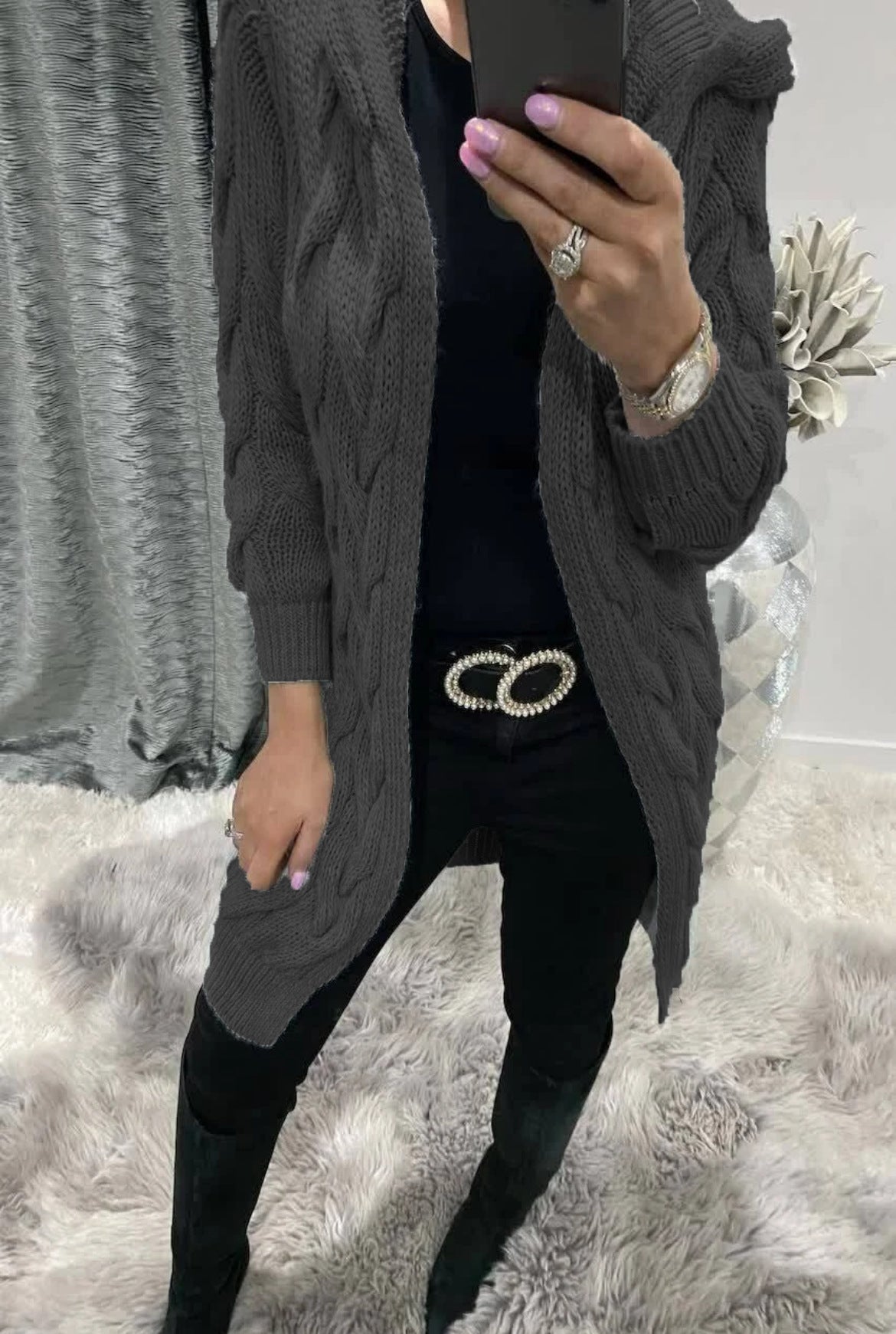 Damen Strickjacke mit tiefen Taschen und kunstvollem Zopfdesign WW