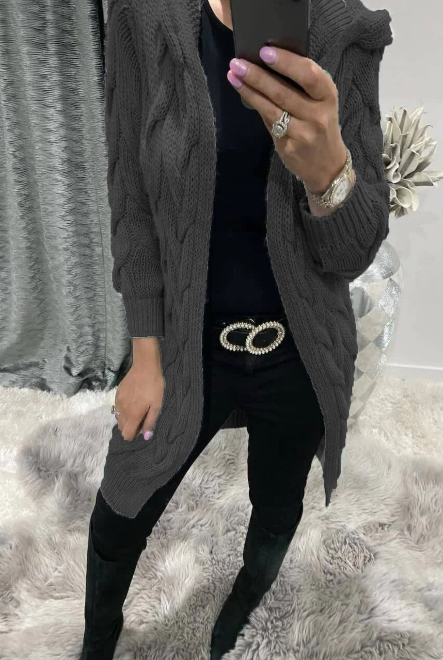 Damen Strickjacke mit tiefen Taschen und kunstvollem Zopfdesign WW