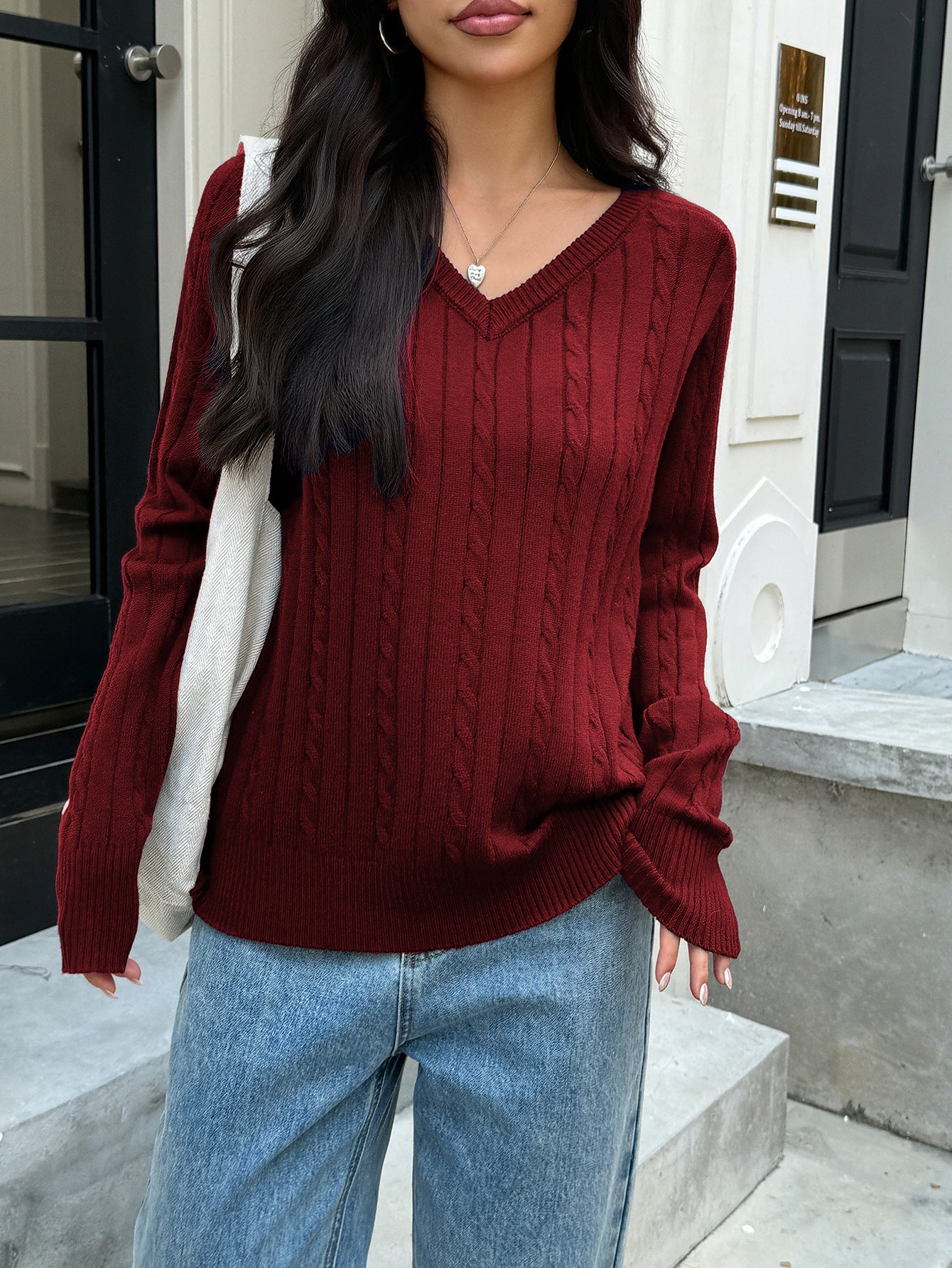 Damen Strickpullover mit V-Ausschnitt und feinem Zopfmuster WW