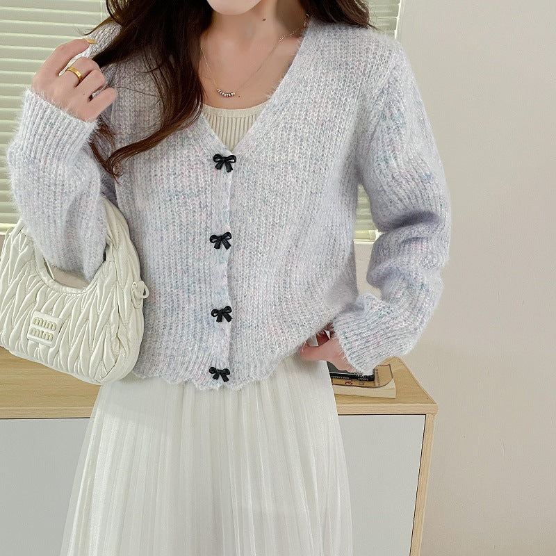 Damen Strickjacke mit V-Ausschnitt und dekorativen Knöpfen WW