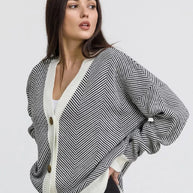 Damen Strickjacke mit Chevron-Muster und großen Knopfdetails WW