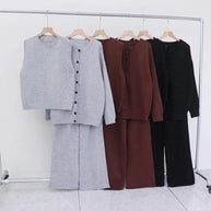 Damen Strickensemble aus weichem Material mit Knopfdetails WW