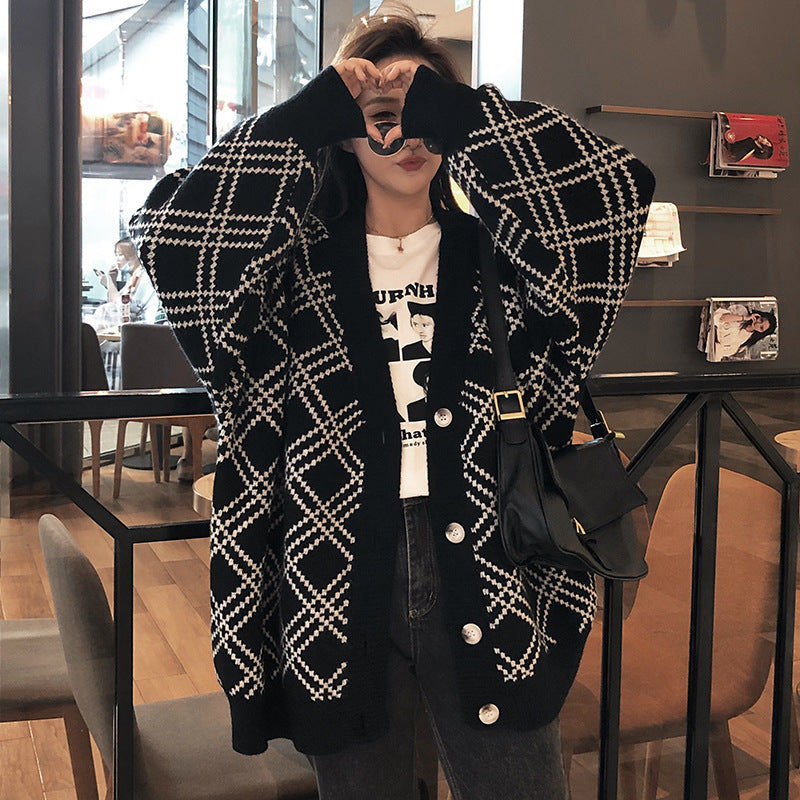 Damen bequeme Strickjacke mit klassischem Karomuster und Holzknöpfen WW