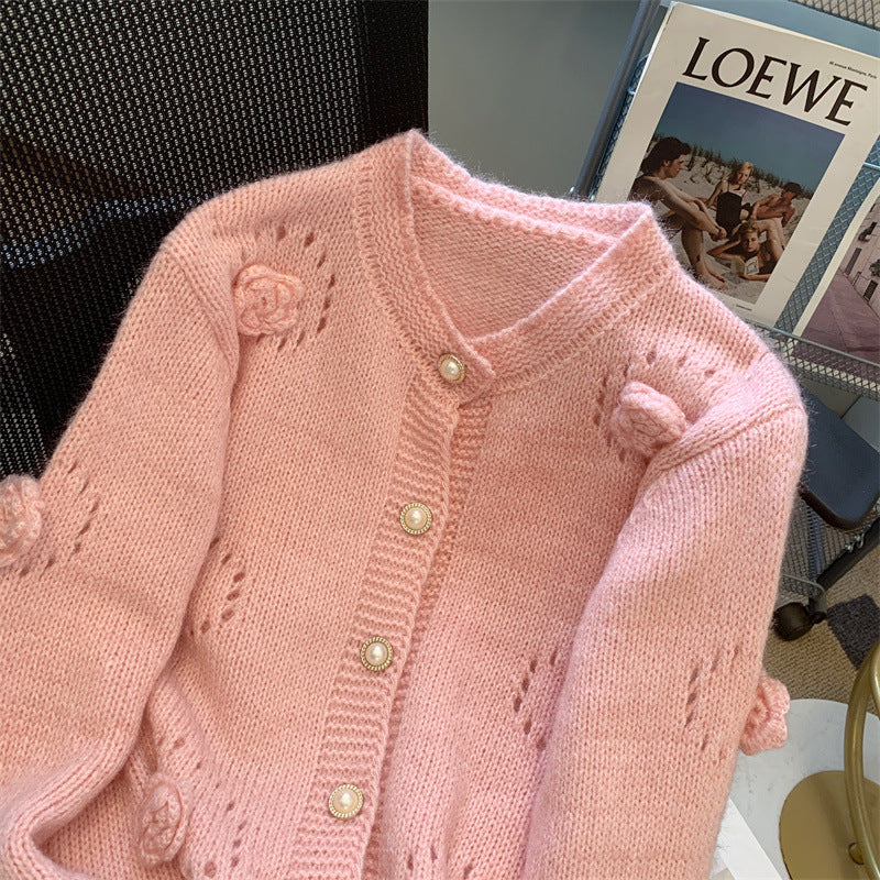 Damen Strickjacke mit eleganten Rosenapplikationen und Knopfverschluss WW