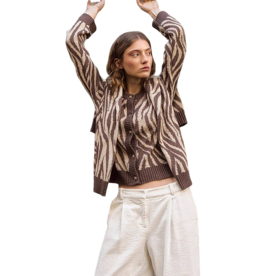 Damen Strickjacke mit elegantem Zebradesign und Knopfdetails WW