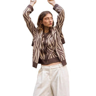 Damen Strickjacke mit elegantem Zebradesign und Knopfdetails WW