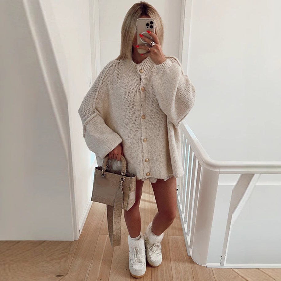 Damen Strickjacke mit oversized Schnitt und eleganten Knopfdetails WW