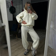 Damen Strickanzug mit lässigem Schnitt und modernem Hoody WW