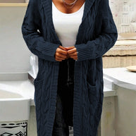 Damen Strickjacke im lässigen Langschnitt mit Zopfmuster und praktischen Taschen WW