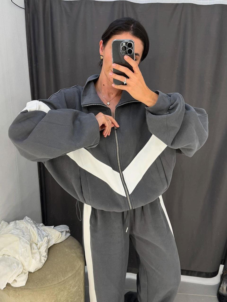 Damen Sportanzug mit kontrastierenden Einsätzen WW