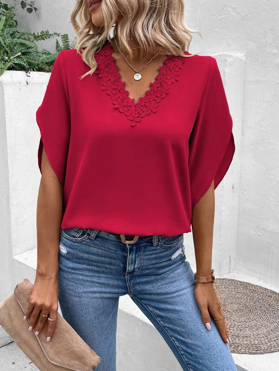 Damen Bluse mit floralen Spitzenapplikationen und eleganten Cut-Out-Ärmeln WW