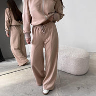 Damen Sportliches Lounge-Set mit Reißverschlussjacke und weiten Hosen WW