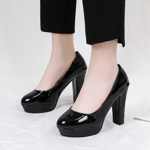 Damen Plateau-Pumps mit elegantem Hochglanz und bequemem Fußbett W&W Mode